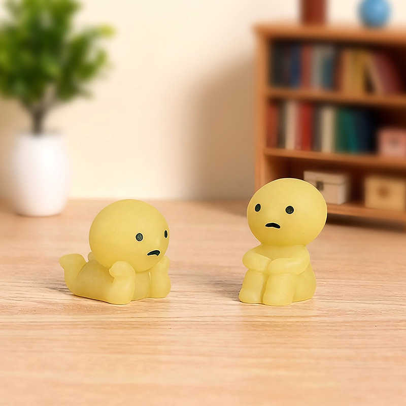 Corner King SMISKI series 1 popular night-light figurine toy, cute little person car-mounted decorative item. C260512