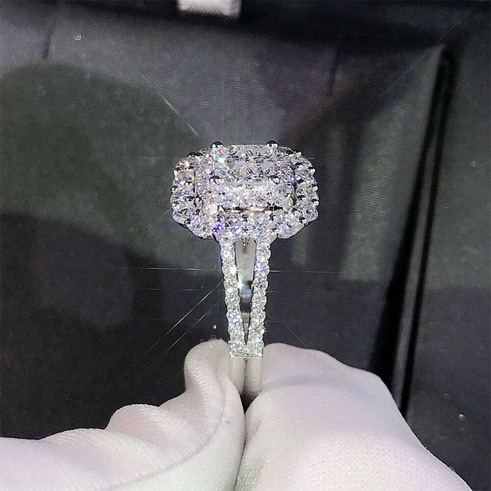 Huitan Gorgeous Square Shape Women Full Bling Iced Out Micro Pave Crystal Zircon Dazzling Bridal Wedding Engage Ring J260512