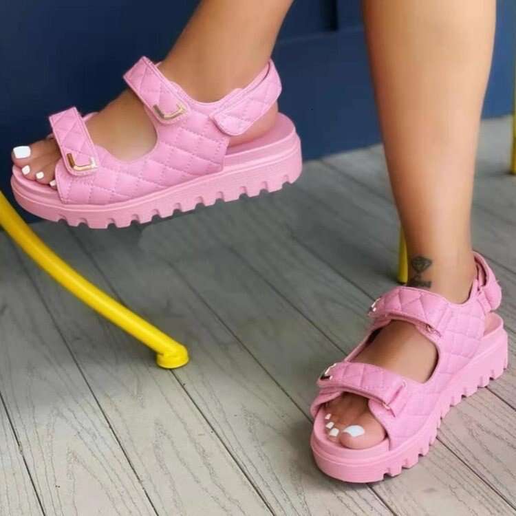 Women's Quilted Sandals Buckle Strap Casual Shoes Large Size Platform European and American Style Sports Beach Sandal