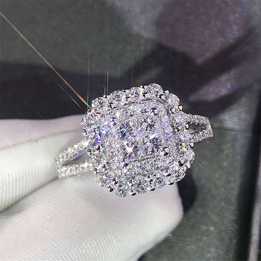 Huitan Gorgeous Square Shape Women Full Bling Iced Out Micro Pave Crystal Zircon Dazzling Bridal Wedding Engage Ring J260512