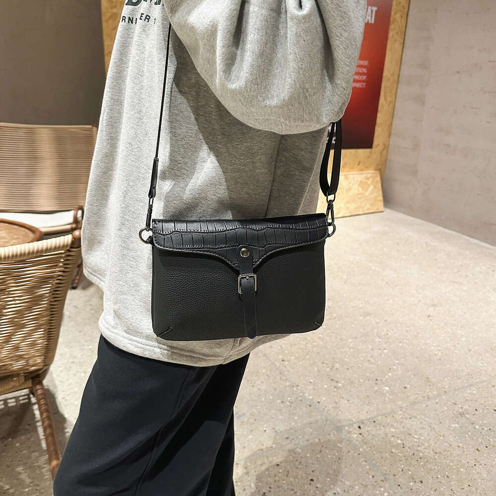 Unique Original MenS Commuter Shoulder Crossbody Bag Portable Small Phone Messenger Bag With Vintage Lychee High Quality Luxury Bag Shoulder bag and c