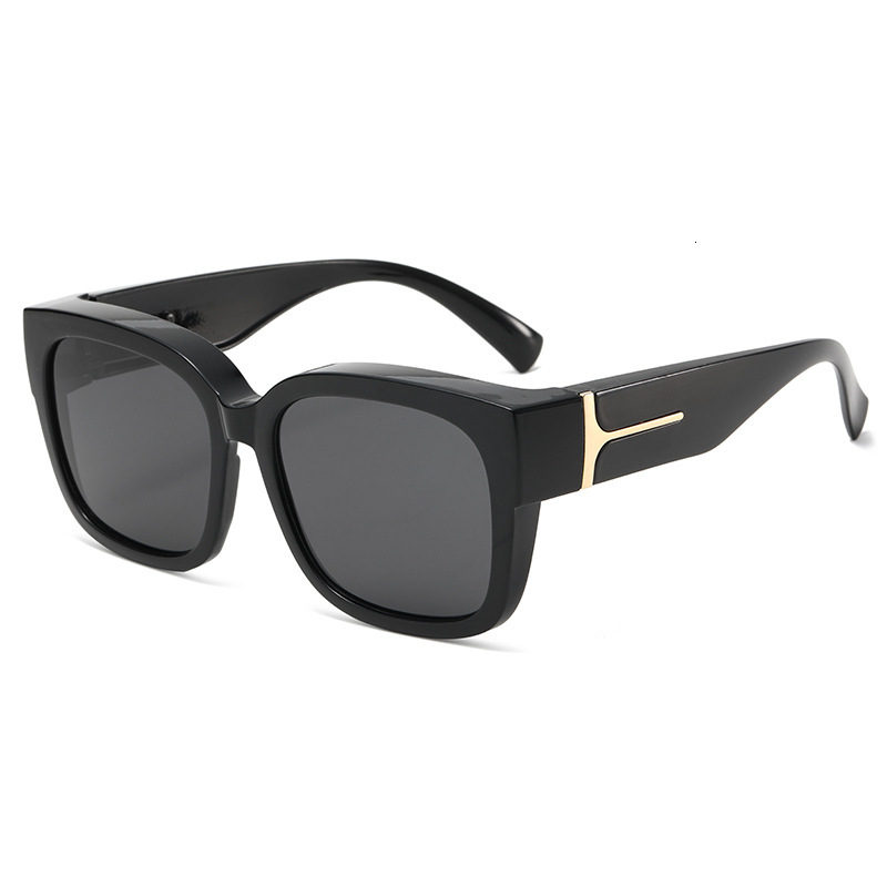 Light Blocking Anti Glare Polarized Designer Sunglasses Beach Use Outdoor Activity 2026 Trendy Minimalist Black Lens Oversized Sunglasses