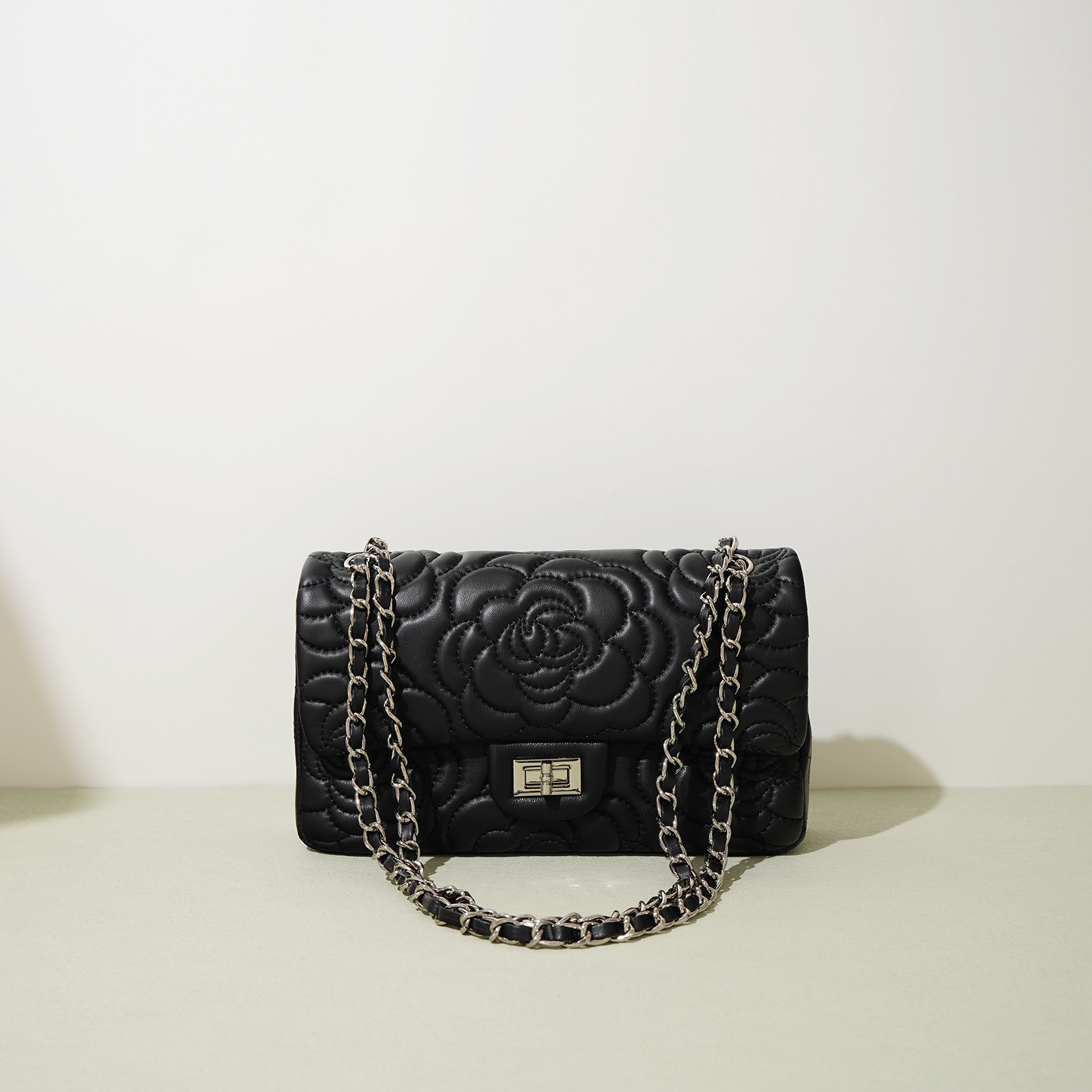 Classic CF25.5 Sheepskin Quilted Chain High-end Shoulder Crossbody Bag Underarm Commuter Versatile