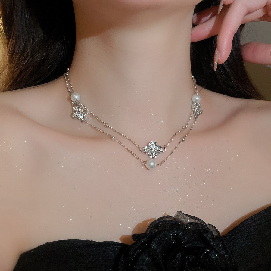 Diamond-studded floral pearl necklace, light luxury high-end feel, sweet style collarbone chain, exquisite and fashionable accessory - view 3