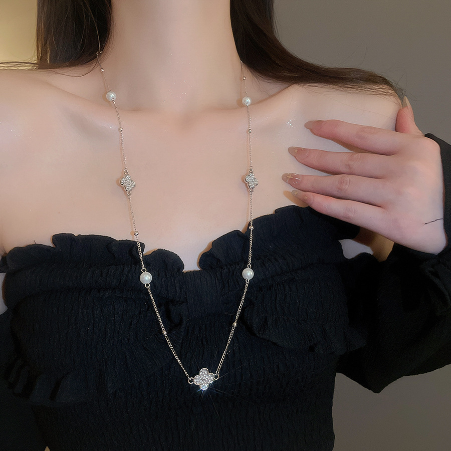 Diamond-studded floral pearl necklace, light luxury high-end feel, sweet style collarbone chain, exquisite and fashionable accessory - view 4