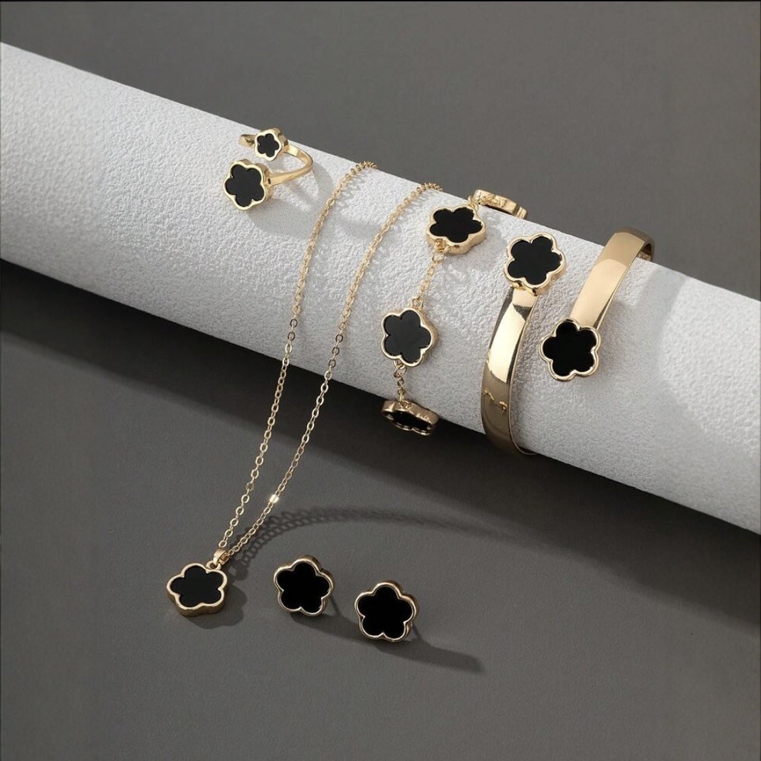 Designer Jewelry Best Selling Lucky Flower Jewelry Set Acrylic Bracelet Five Leaf Clover Necklace Ring And Earrings For Women Wholesale