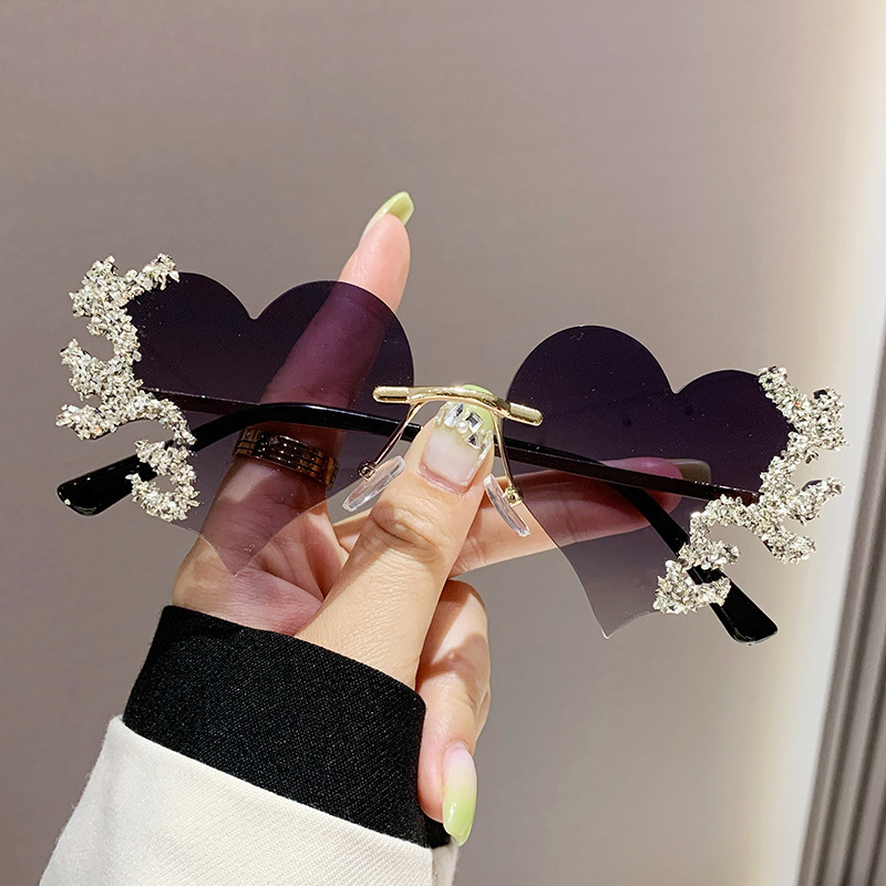 2026 Designer Sunglasses Personalized Diamond Inlaid Sunglasses Exaggerated Heart shaped Teardrop Sunglasses Women's Water Diamond High end Sungl