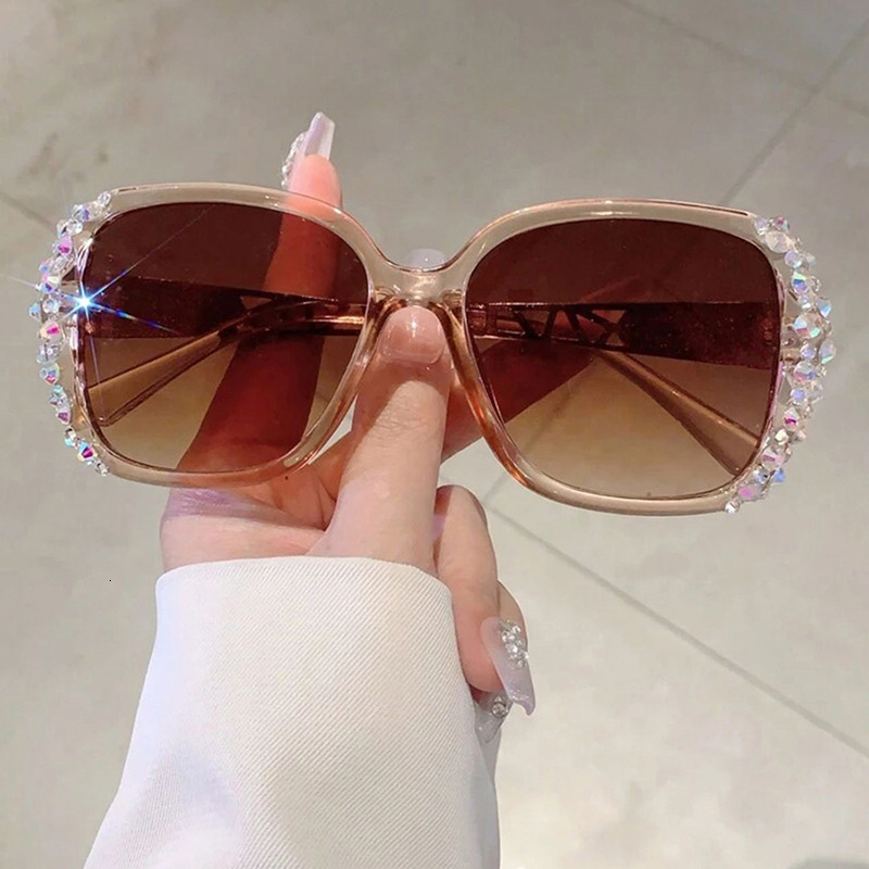 2026 New Designer Sunglasses New Fashion Diamond Sunglasses Women's Sunscreen High end Style Inlaid Diamond Sunglasses Vacation Outdoor Glasses