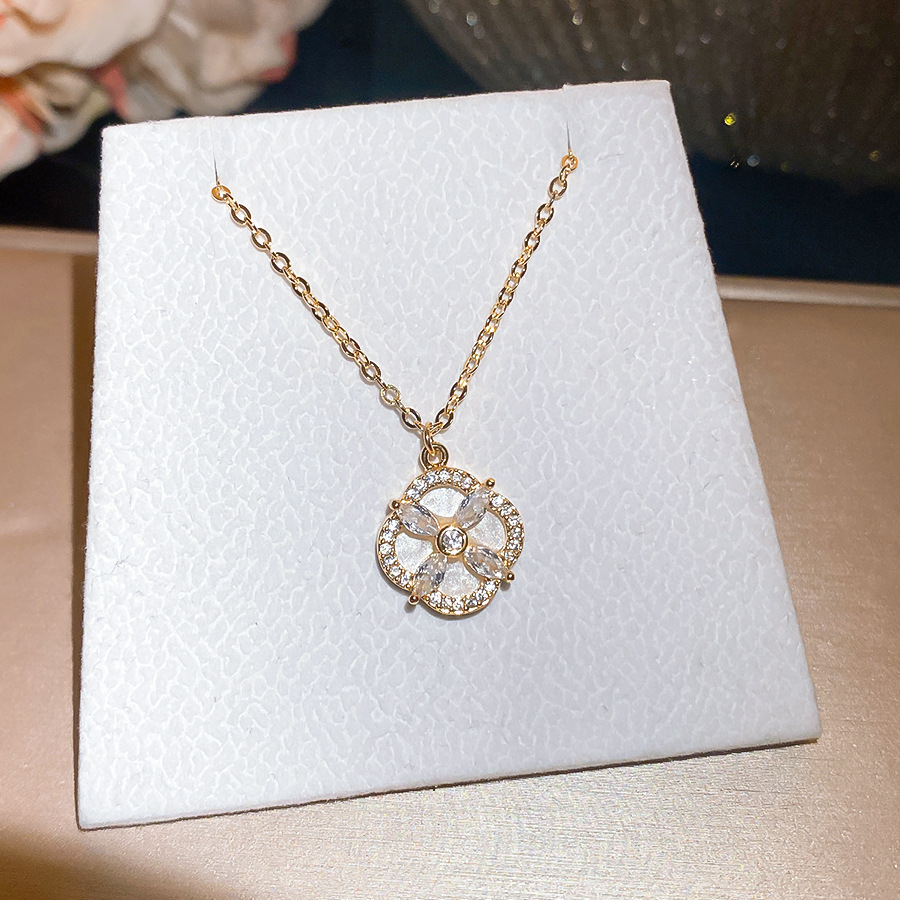 Zirconia Clover Flower Pendant Necklace, Exquisite, Fashionable, Elegant Clavicle Chain, Light Luxury, High-end Neck Chain for Women - view 7