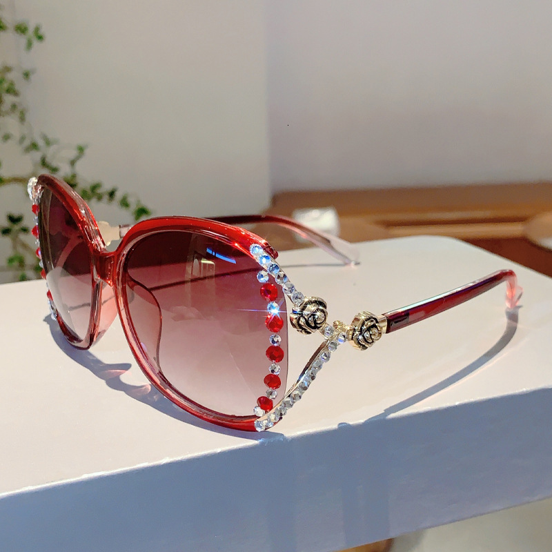 New 2026 Designer Sunglasses Women's UV resistant Metal Inlaid Diamond Sunglasses Unique Fashion Luxury Glasses with Rhinestone Studded Frame