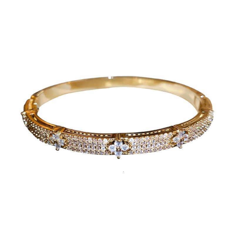 Designer Jewelry European and American fashion four leaf clover stylish light zircon bracelet full of diamonds versatile wo bracelet luxurious jewelry