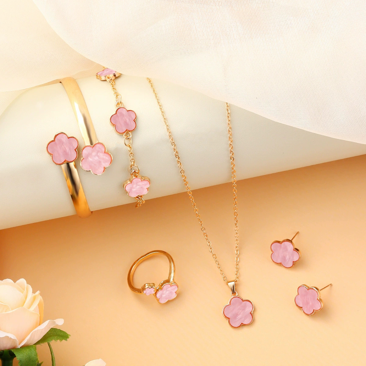 Designer Jewelry Best Selling Lucky Flower Jewelry Set Acrylic Bracelet Five Leaf Clover Necklace Ring And Earrings For Women Wholesale