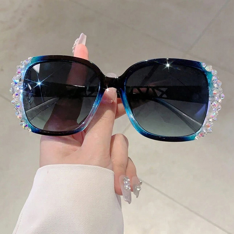 2026 New Designer Sunglasses New Fashion Diamond Sunglasses Women's Sunscreen High end Style Inlaid Diamond Sunglasses Vacation Outdoor Glasses