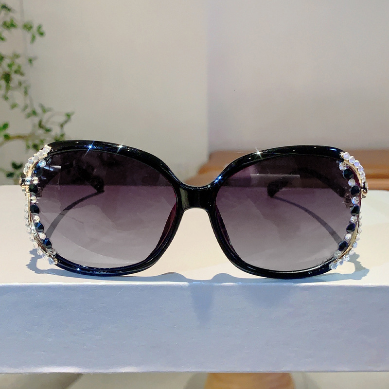 New 2026 Designer Sunglasses Women's UV resistant Metal Inlaid Diamond Sunglasses Unique Fashion Luxury Glasses with Rhinestone Studded Frame