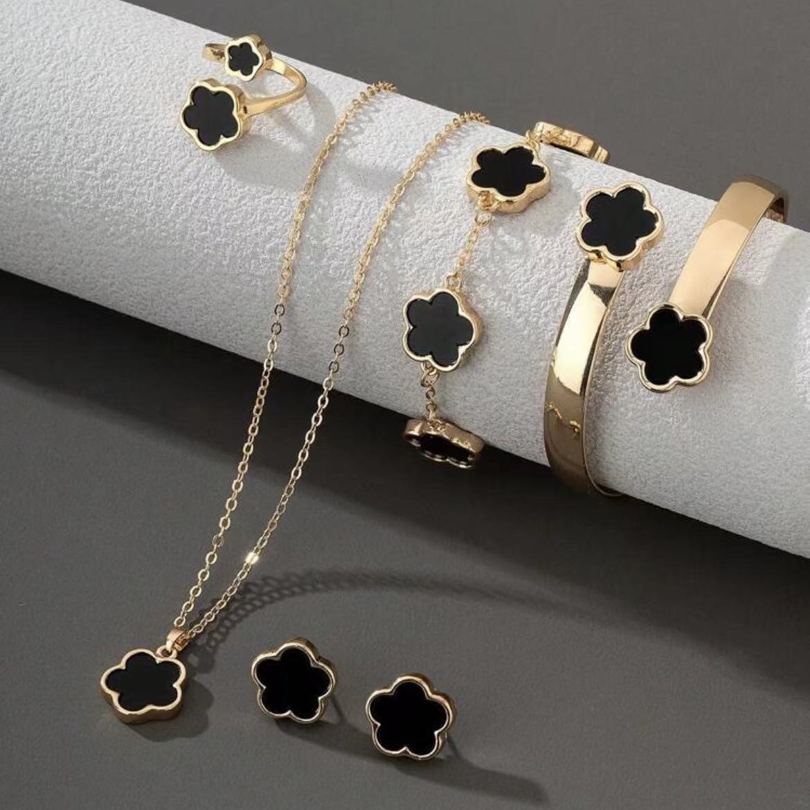 Designer Jewelry Best Selling Lucky Flower Jewelry Set Acrylic Bracelet Five Leaf Clover Necklace Ring And Earrings For Women Wholesale
