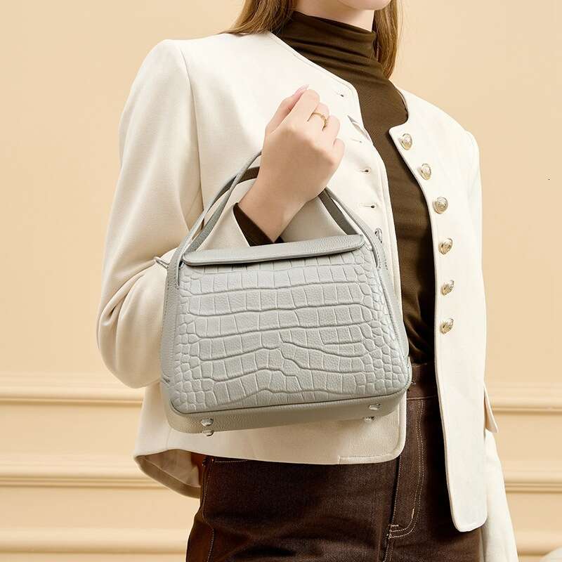 Niche High End Sense Ladies Crossbody Bags New Versatile Small Tote Handbags Elegant Commuting Daily Office Worker Casual Shoulder Bags SENYY