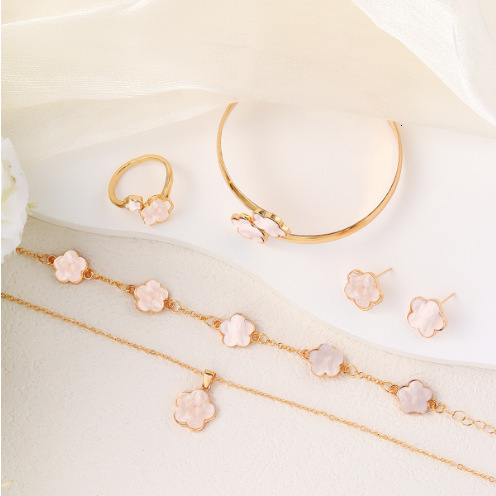 Designer Jewelry Best Selling Lucky Flower Jewelry Set Acrylic Bracelet Five Leaf Clover Necklace Ring And Earrings For Women Wholesale