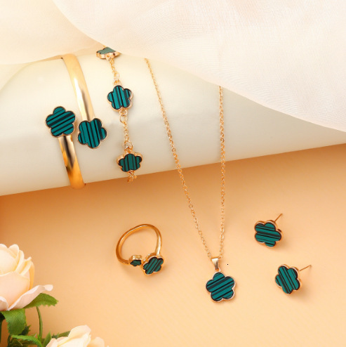 Designer Jewelry Best Selling Lucky Flower Jewelry Set Acrylic Bracelet Five Leaf Clover Necklace Ring And Earrings For Women Wholesale