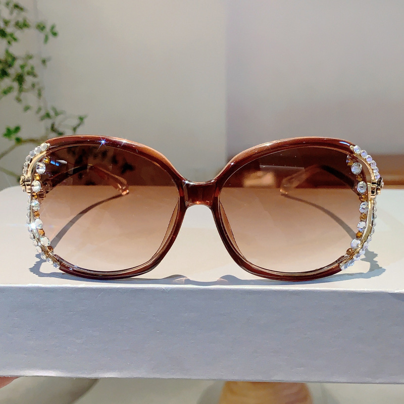 New 2026 Designer Sunglasses Women's UV resistant Metal Inlaid Diamond Sunglasses Unique Fashion Luxury Glasses with Rhinestone Studded Frame