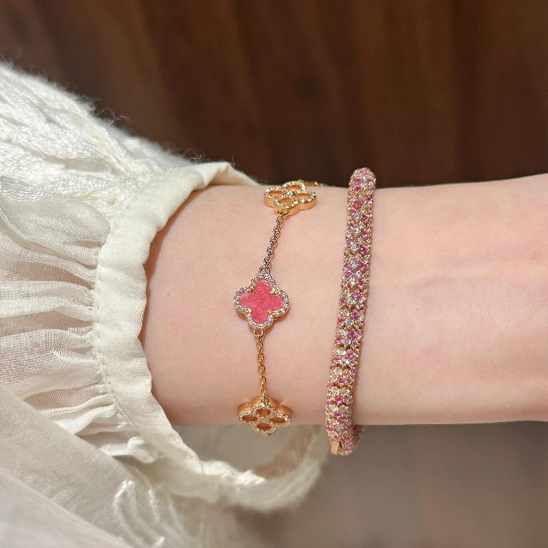 Designer Jewelry Vintage Rose Pink Flower Exquisitely Crafted With Sparkling Diamonds Four Leaf Clover Bracelet Necklace Earrings Dopamine Retro Set
