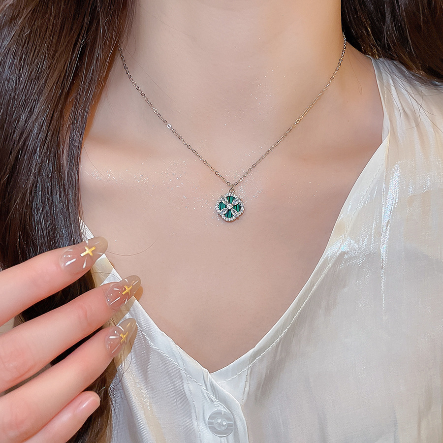 Zirconia Clover Flower Pendant Necklace, Exquisite, Fashionable, Elegant Clavicle Chain, Light Luxury, High-end Neck Chain for Women - view 6