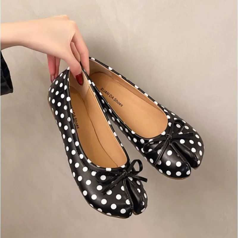 Luxury Brand Spring Retro Womens Bow Split Hoof Toe Single Shoes Comfortable Rubber Bottom Ladies Tabi Ninja Ballet Flat Shoes X260514