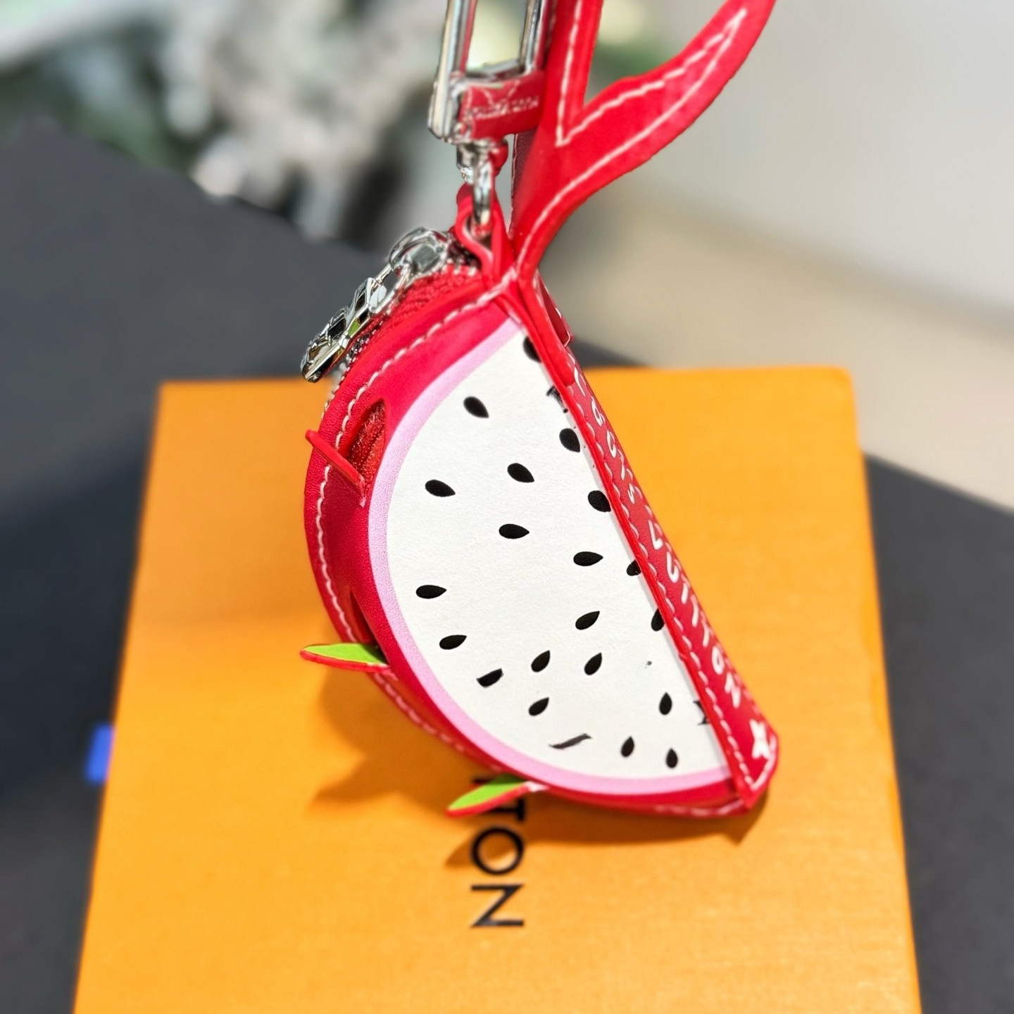 Keychains Luxury Leather Bag Charms Buckle Keychain Top Quality Cartoon Key Chains Women Bag Accessories with Box