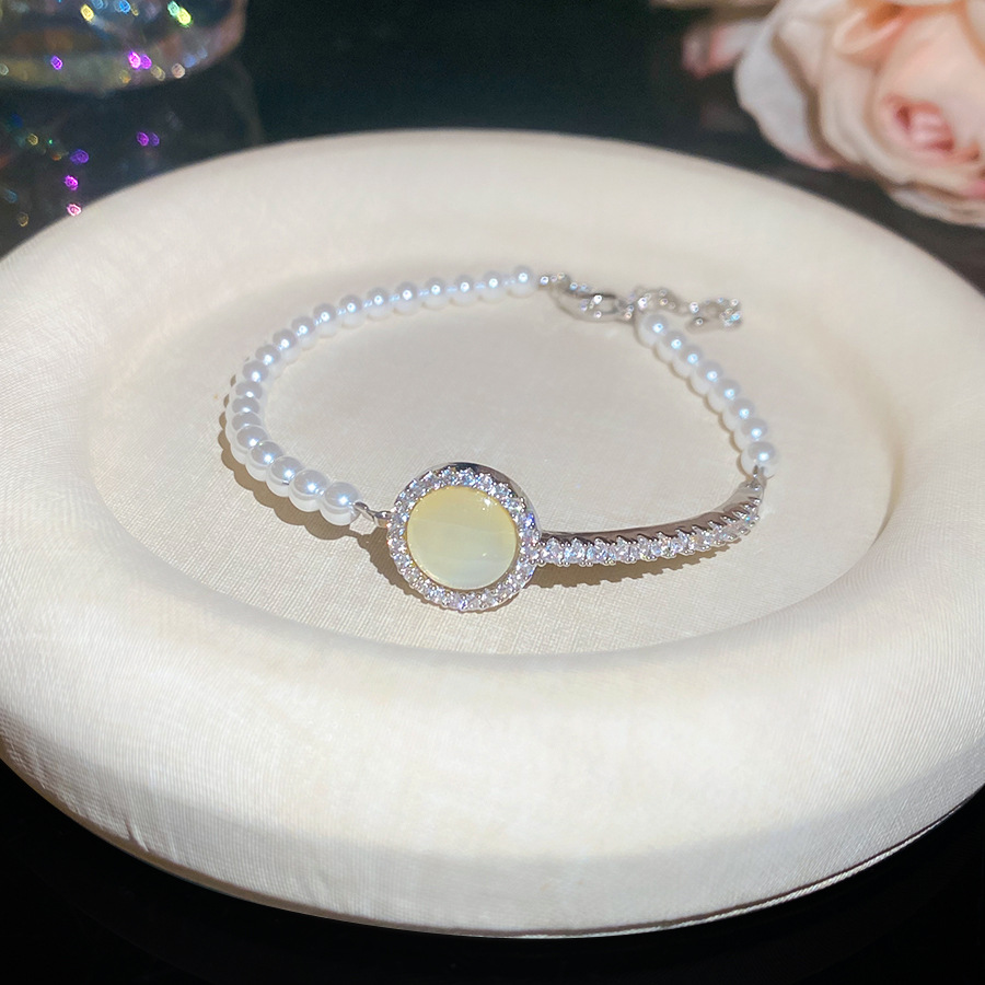 French vintage zircon shell round pearl bracelet, exquisite and sweet style, versatile hand accessory with unique design - view 5