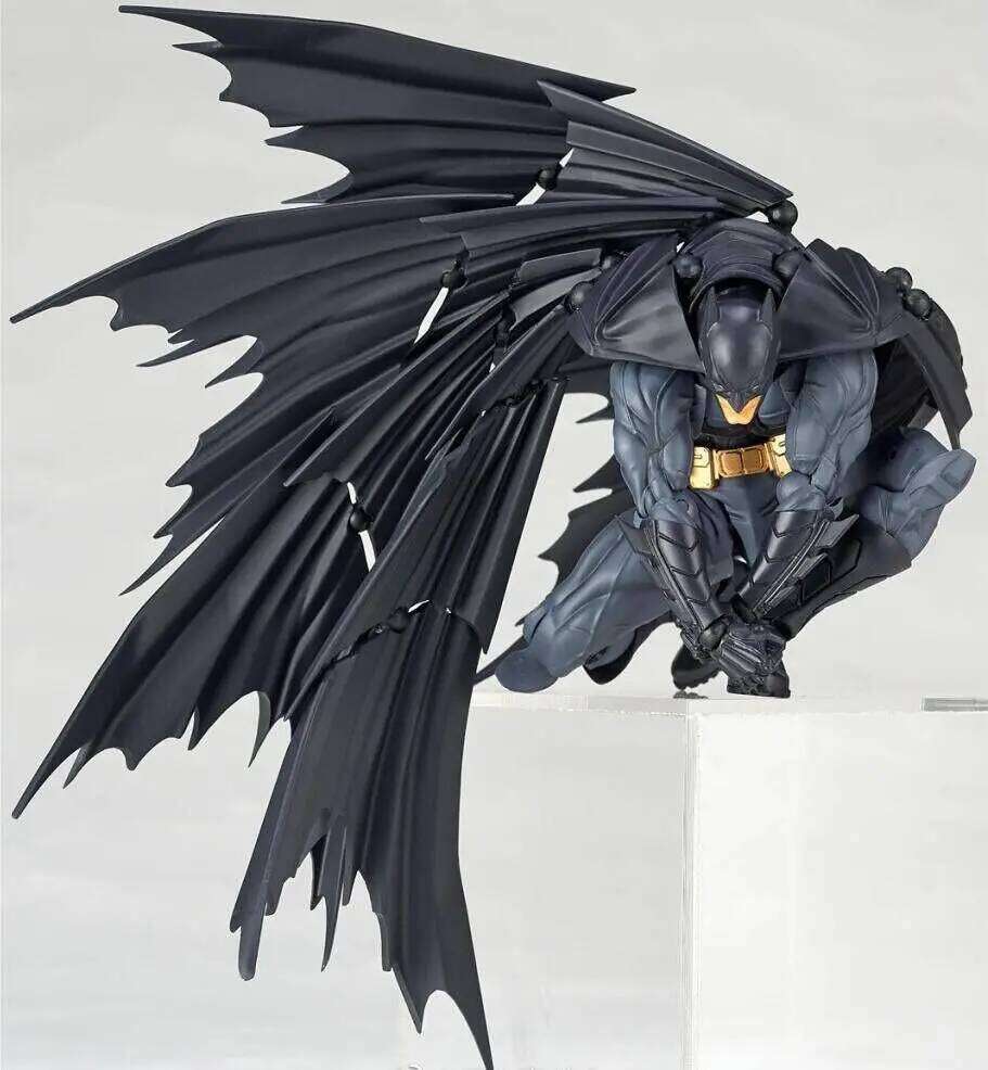 Batman 15cm Moveable PVC Action Figure Collectible Model Toy 26W0514