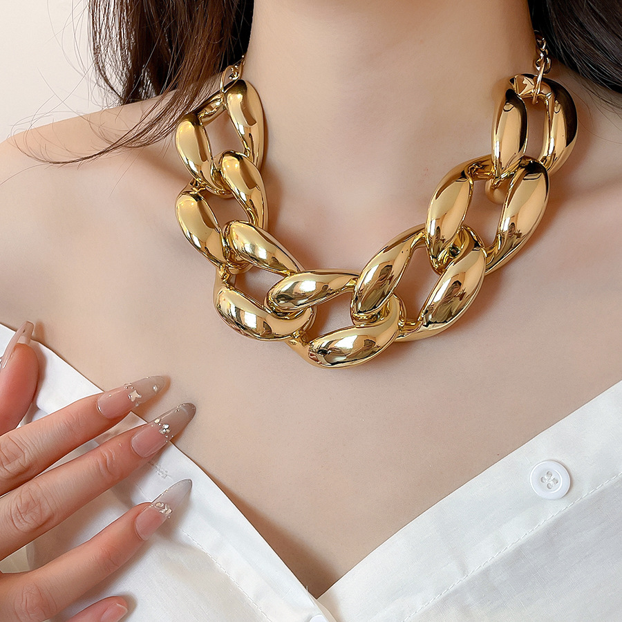 European American style acrylic shiny thick chain punk necklace, fashionable and unique exaggerated collarbone chain, niche high-end accessory - view 4