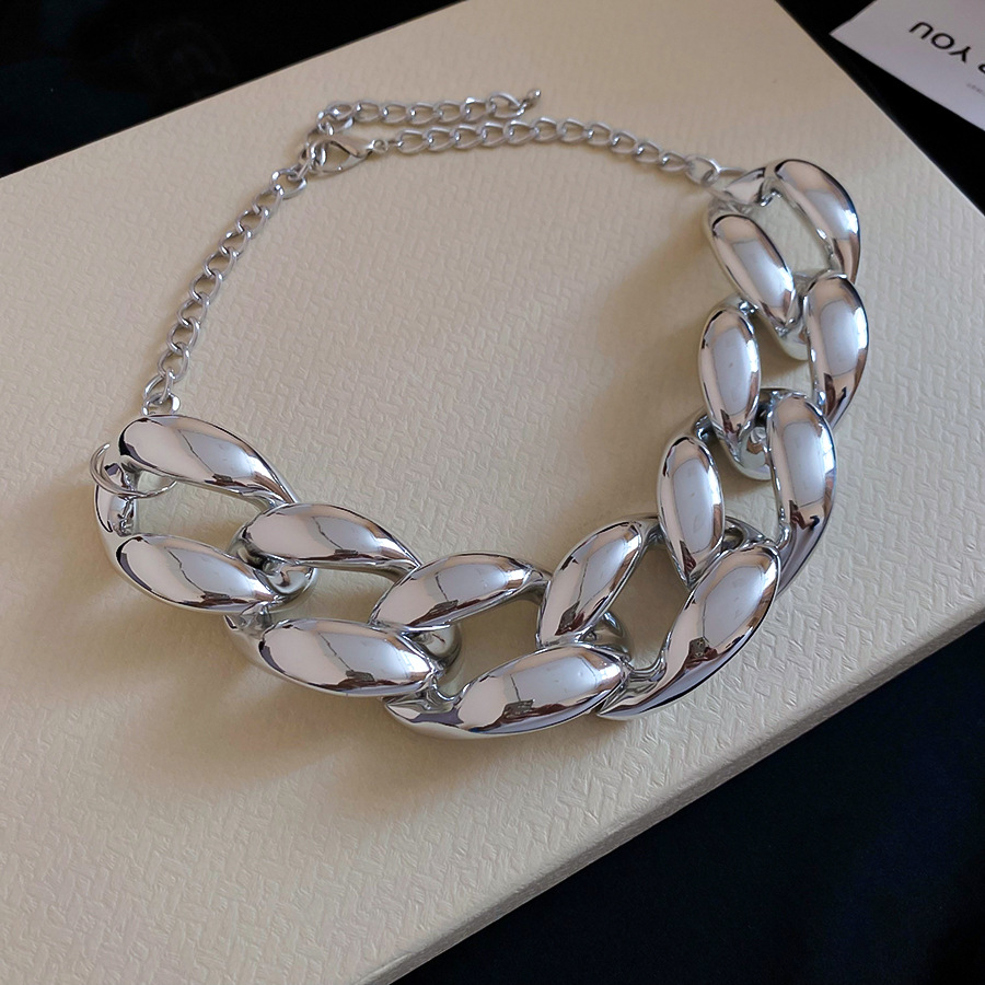 European American style acrylic shiny thick chain punk necklace, fashionable and unique exaggerated collarbone chain, niche high-end accessory - view 7