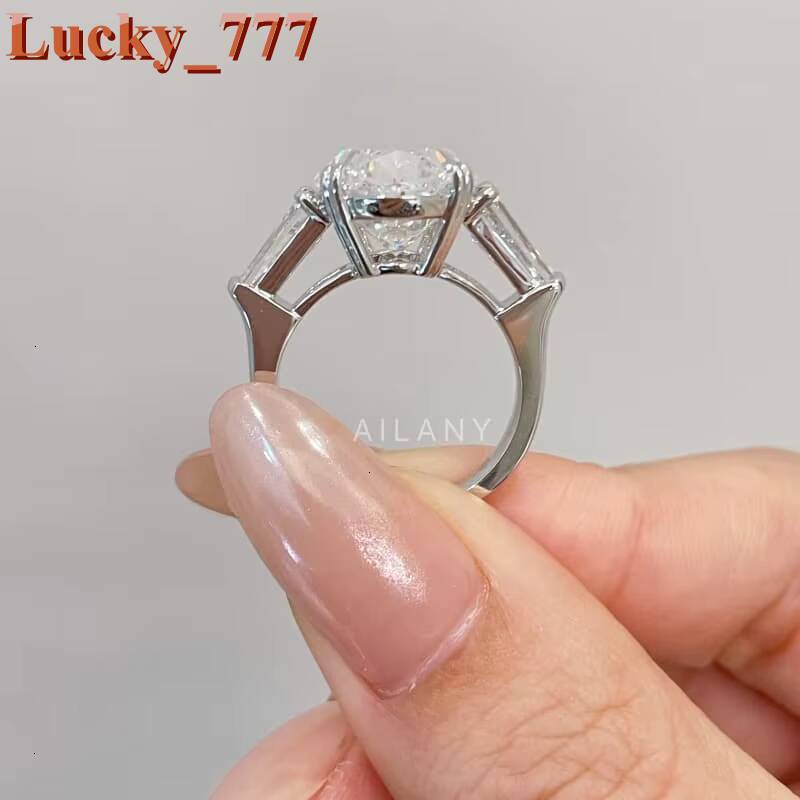 Lab Grown Diamond Oval Cut CVD/HPHT 4.5CT IGI Certificate Classic Three-stone PT950 Platinum Plated Womens D Diamond Ring