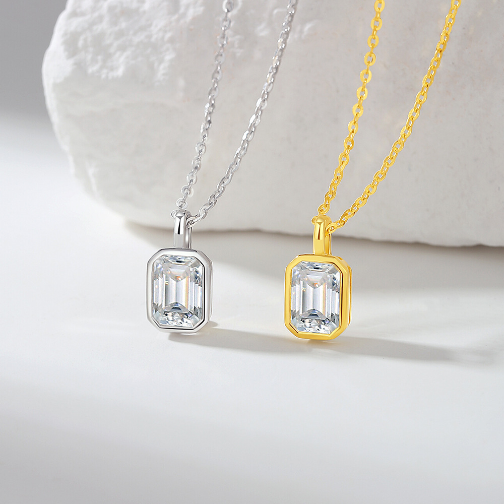 TaiYang S925 Sterling Silver Emerald Cut Rectangle Moissanite Necklace Women French Elegant Bezel Setting Sparkling Diamond Clavicle Chain Fine Jewelr