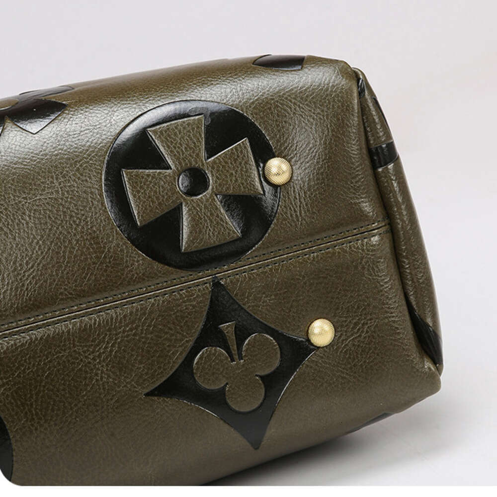 Cross-Border Bucket High-End Large Capacity Tote New European and American Embossed Women's Bag Design Commuter Handbag - view 9