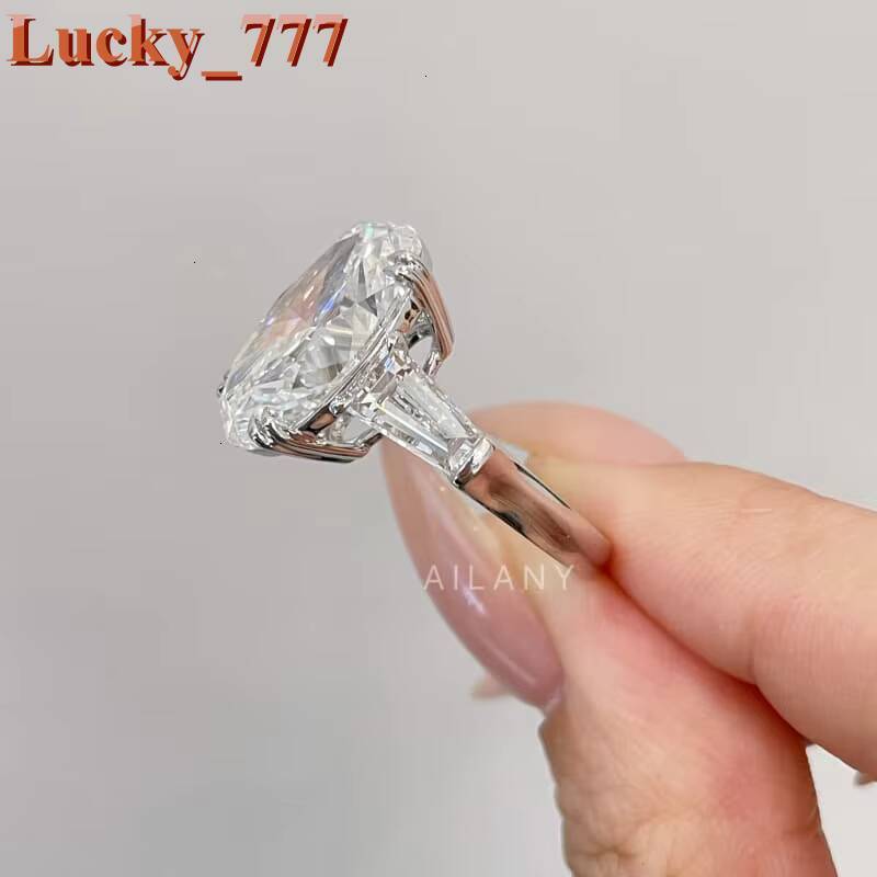 Lab Grown Diamond Oval Cut CVD/HPHT 4.5CT IGI Certificate Classic Three-stone PT950 Platinum Plated Womens D Diamond Ring