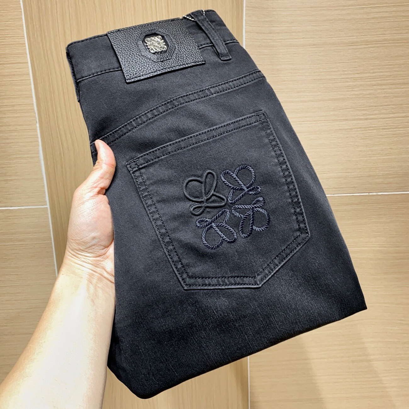 Korean-style luxurious high-end men's denim trousers, European version naturally washed textured slim straight pants, Spring 2026