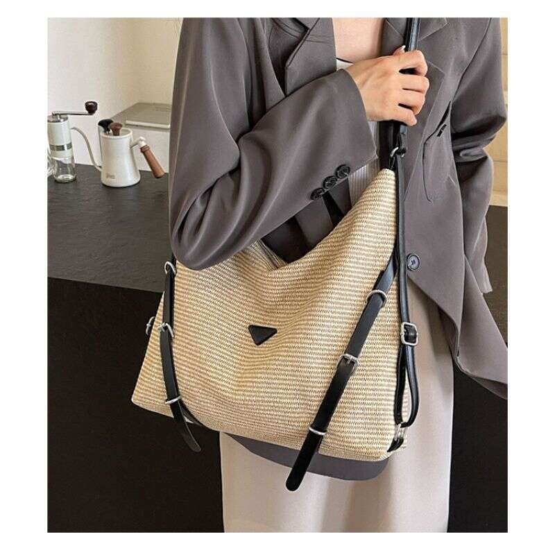 Vintage-style women's tote bag, high aesthetic value, large capacity, versatile for commuting, light luxury single-shoulder premium backpack