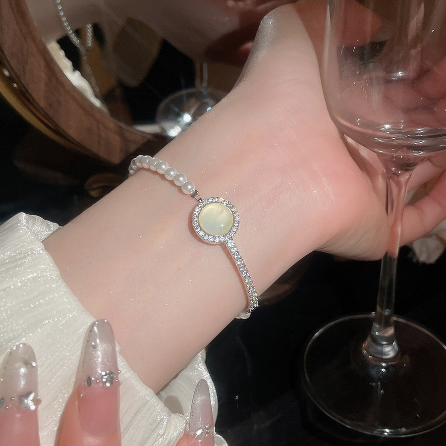 French vintage zircon shell round pearl bracelet, exquisite and sweet style, versatile hand accessory with unique design - view 4