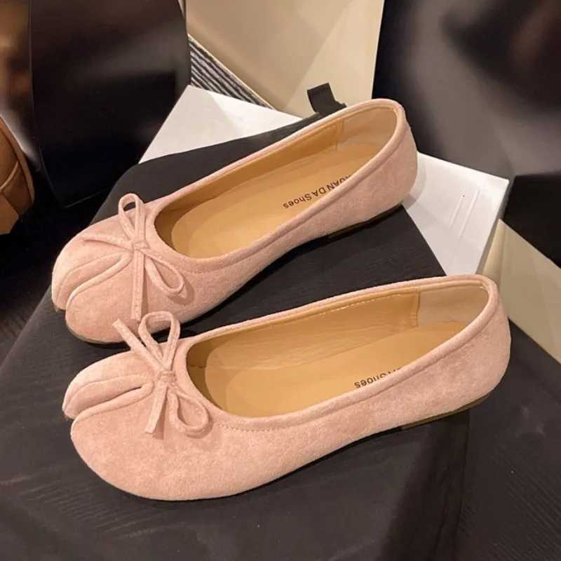 Luxury Brand Spring Retro Womens Bow Split Hoof Toe Single Shoes Comfortable Rubber Bottom Ladies Tabi Ninja Ballet Flat Shoes X260514