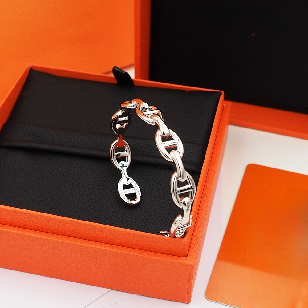 Classic Designer Style Bracelet Gold Silver Plated Open Cuff Bangle Luxury Link Chain Bracelet Men and Women Minimalist Pig Nose Style Jewelry