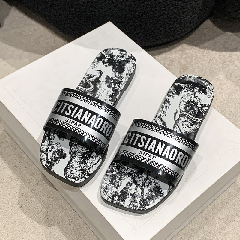Flat Slippers Women Gold Print Letter Strap Designer Flat Slide Sandals For Summer Beach Casual Wear