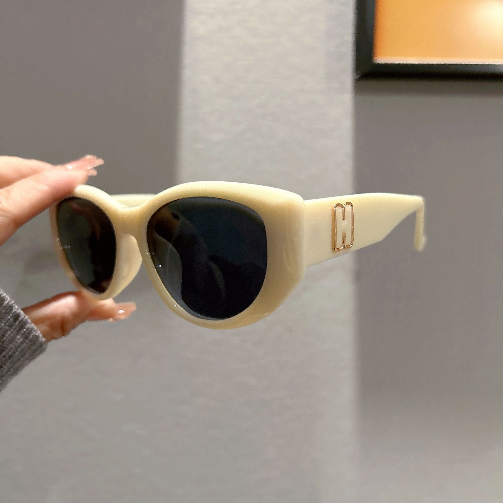 Luxury brands designer 2026 New Womens Korean Style Cat-Eye Sunglasses Small Frame TR Polarized UV400 Anti-UV with H Letter Logo Streetwear Shades for