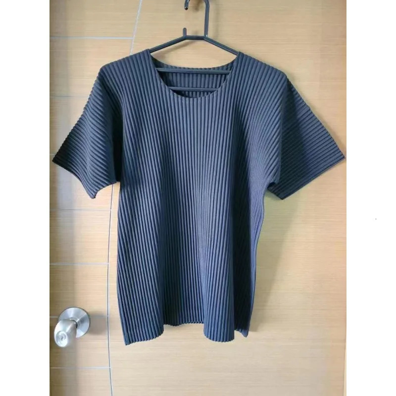 Miyake Pleated T-shirt Short Sleeve Men Fold Top Round Neck Loose Casual Five-quarter Sleeve Solid Summer Pleat T-shirt 260514