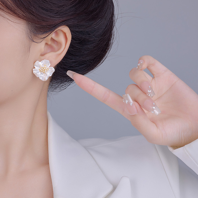 Earings Designer For Women Real Gold Plated Flower Stud Earrings With Artificial Pearl & Zircon Silver Needle Elegant Women Jewelry