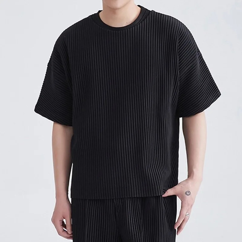 Miyake Pleated T-shirt Short Sleeve Men Fold Top Round Neck Loose Casual Five-quarter Sleeve Solid Summer Pleat T-shirt 260514