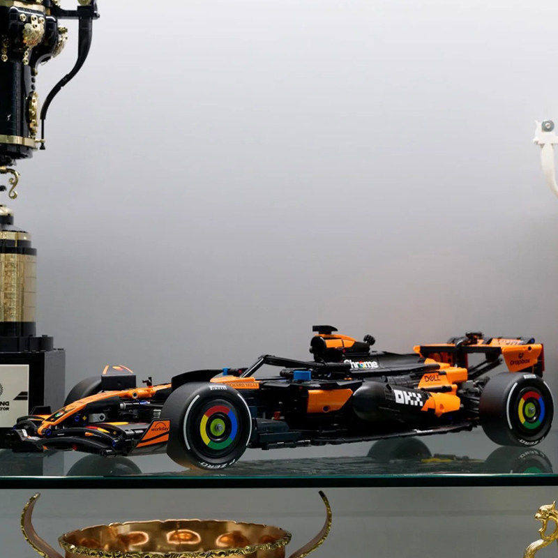 Cross-border new set of building blocks - mechanical group 42228 - McLaren F1 racing car assembly toy gift