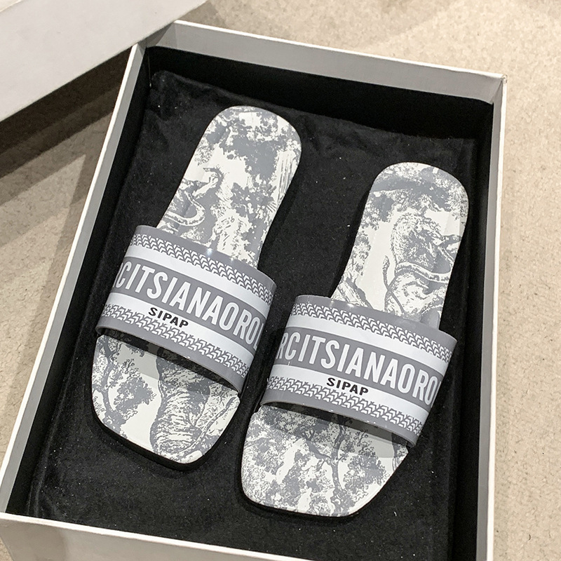 Flat Slippers Women Gold Print Letter Strap Designer Flat Slide Sandals For Summer Beach Casual Wear