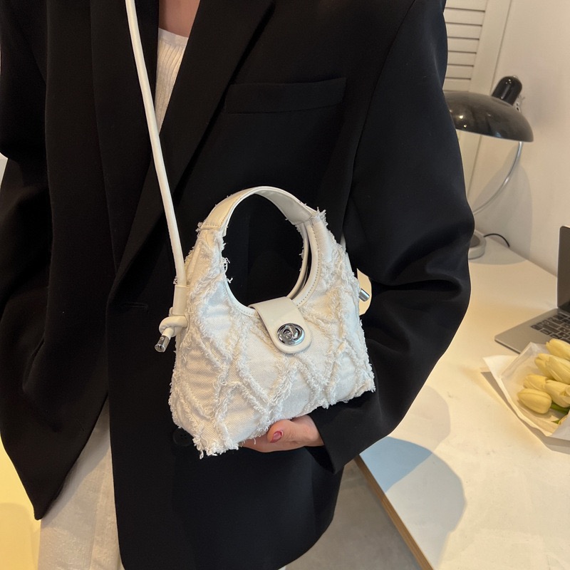 This Rhombus Denim Handbag Is Stylish, Simple , Suitable for Work, Commuting and Dating. H6.26