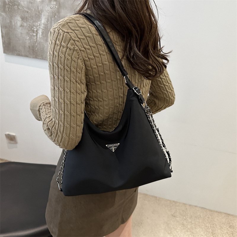 2026 New Versatile Luxury Trendy Designer Tote Bag Large Capacity Commuter Leisure Shoulder Bag for Women