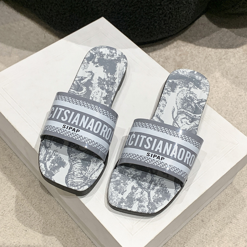 Flat Slippers Women Gold Print Letter Strap Designer Flat Slide Sandals For Summer Beach Casual Wear